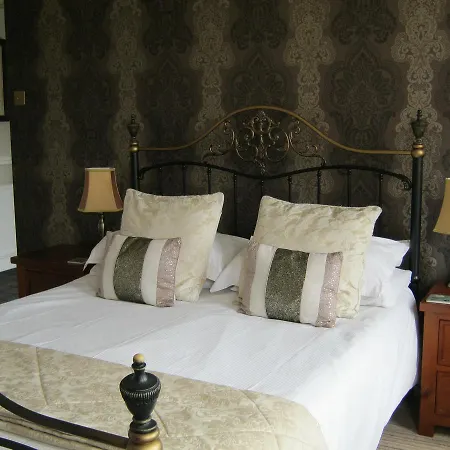 Autumn Leaves Guest House-3