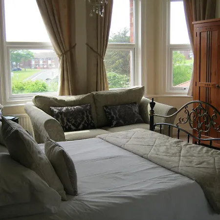 Autumn Leaves Guest House-2