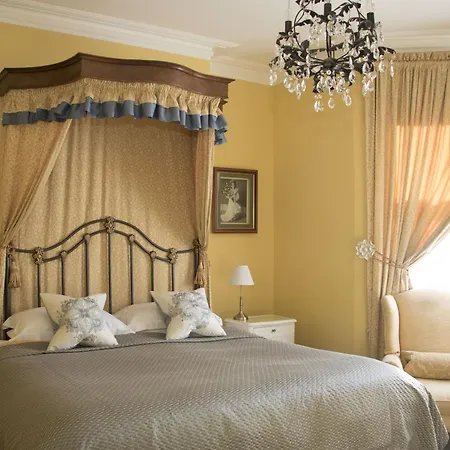 Albert & Victoria Guest House-2