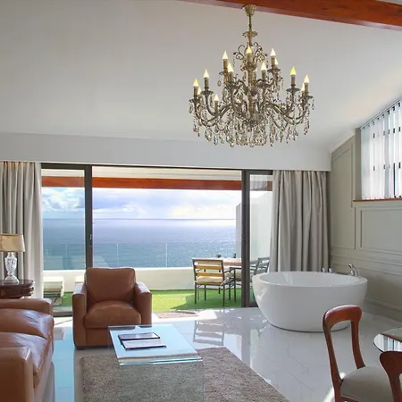 Bayview Penthouses And Rooms-2