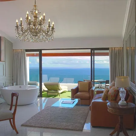 Bayview Penthouses And Rooms-3