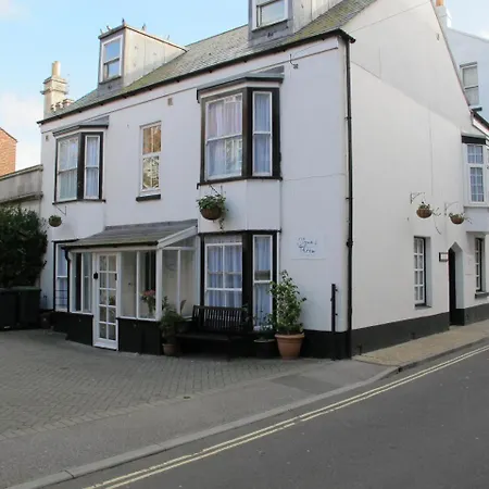 Stone'S Throw Guest House-2