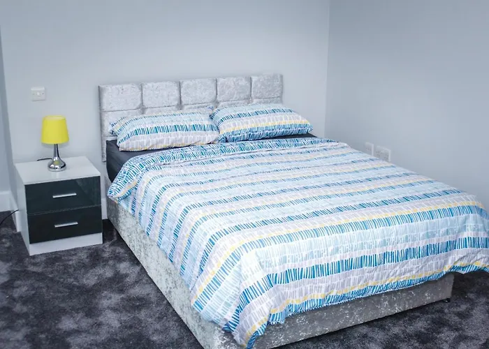 Camden Guest House Double Bedroom With Super Large King Bed London