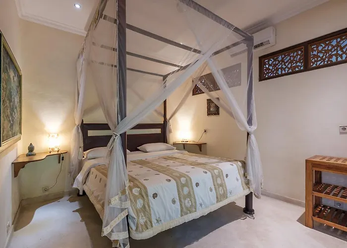 White Lotus Oasis Hotel Ubud 