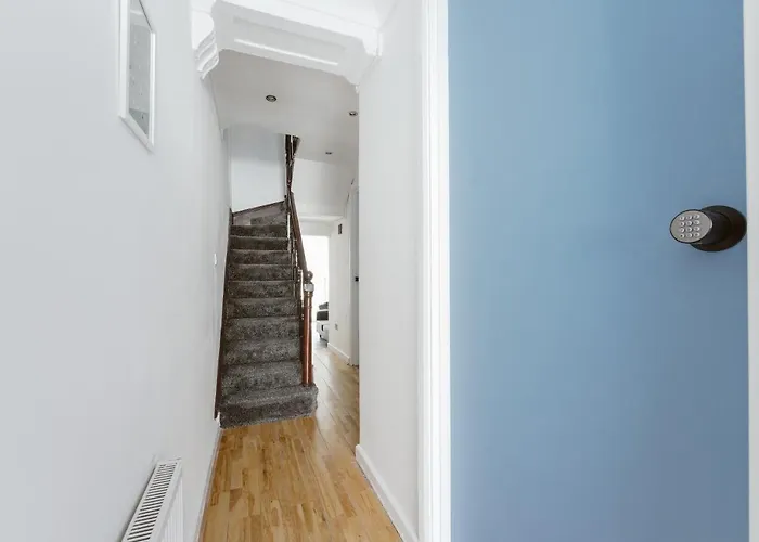 Great Rooms In Stepney Green Station - 12 London