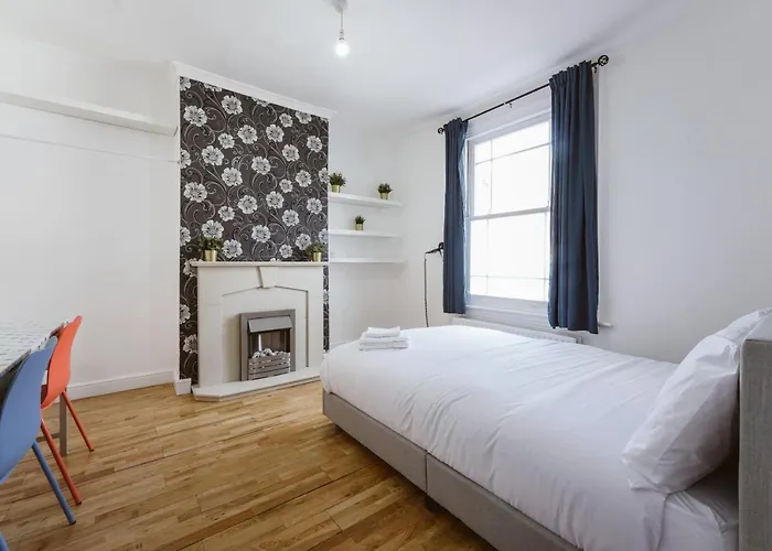 Great Rooms In Stepney Green Station - 12 London