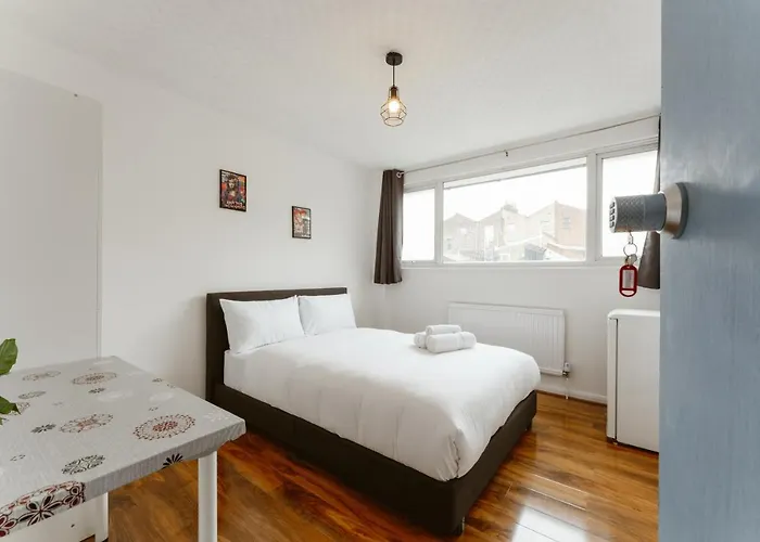 Canningtown Double Rooms - 20 London