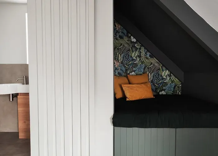 Styles & White Stays - Central Newquay Newquay 