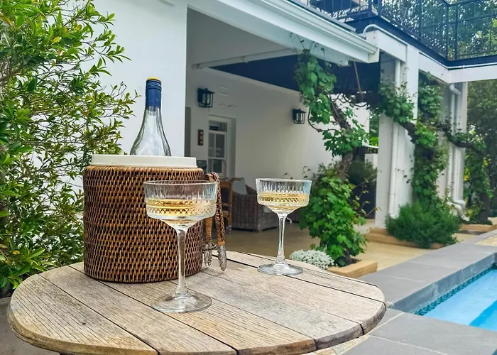 Le Petit Paris Hotel Franschhoek