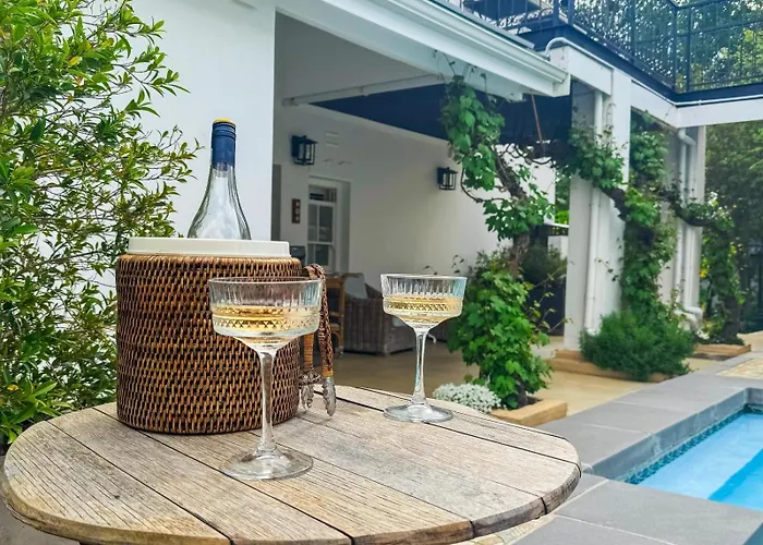 Le Petit Paris Hotel Franschhoek