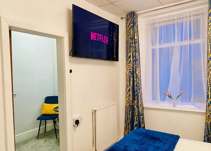 Double Room With Private Bathroom 16 Havelock Street - 6 Blackpool