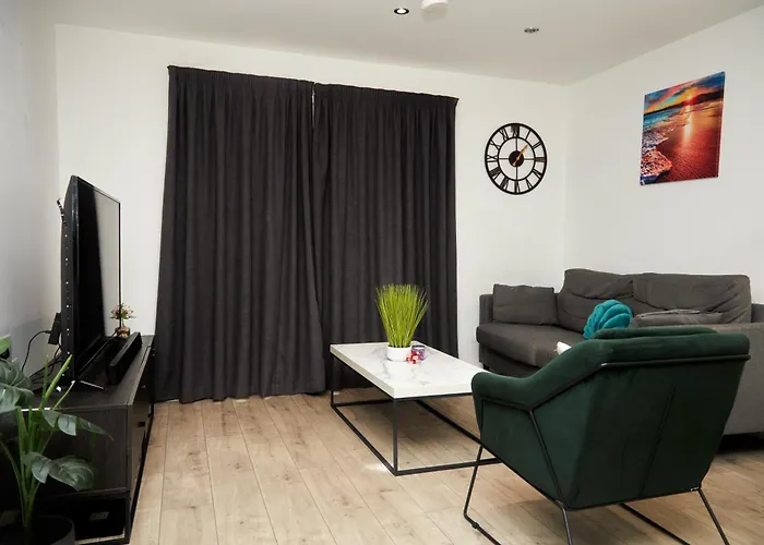 Luxury Ensuite Apartment With Shared Living Room And Kitchen Salford 