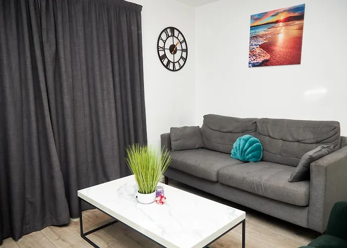 Luxury Ensuite Apartment With Shared Living Room And Kitchen Salford 