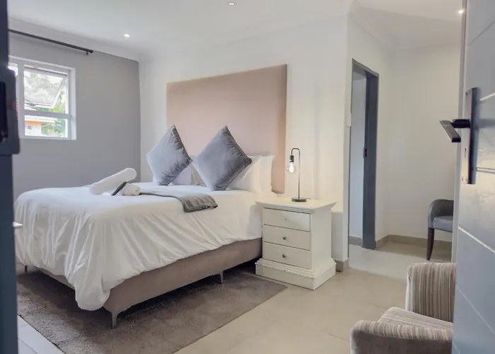 Amoris Guesthouse - Hillcrest Brooklyn Pretoria