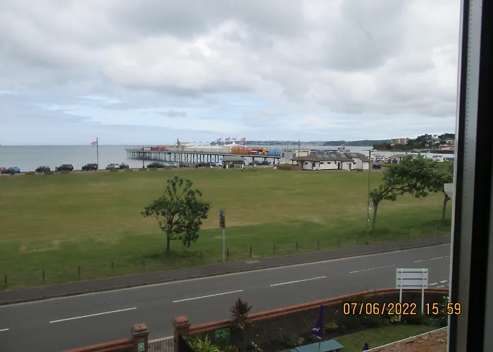 Sefton Lodge Seafront ,Panoramic Sea View Ensuite Balcony Rooms Available, Guest Garden Paignton