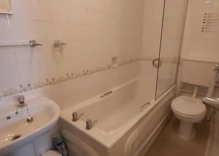 Cranborne Guest Accommodation Exclusively For Adults Torquay