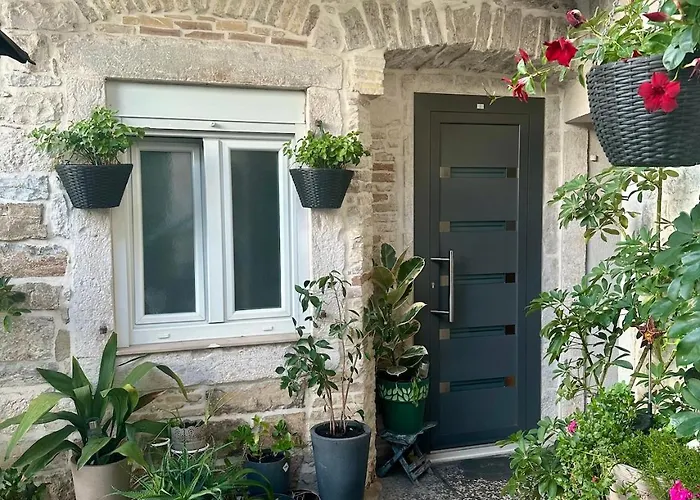 Guest House Laura Split
