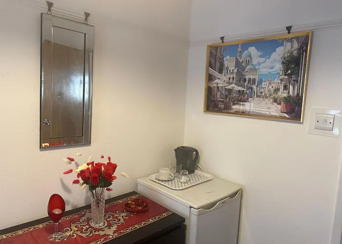 4 Bedroom House Rented By The Room London